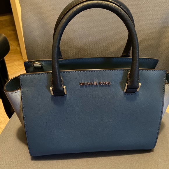selling my mk bag - Picture 1 of 3